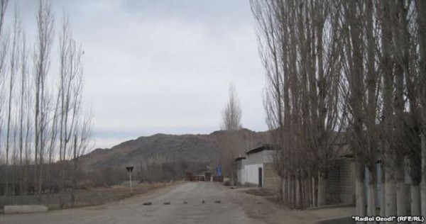 Власти Баткена пытаются не допустить повышения цен на основные товары, ввозимые из Таджикистана