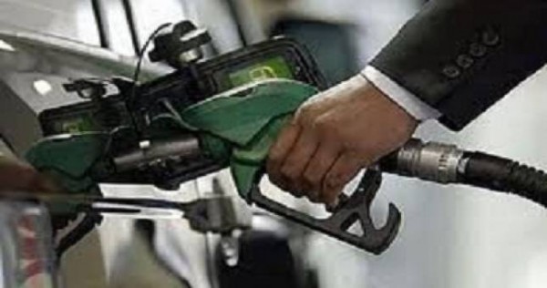 В Таджикистане наблюдается спад цен на бензин в среднем на 15-20%