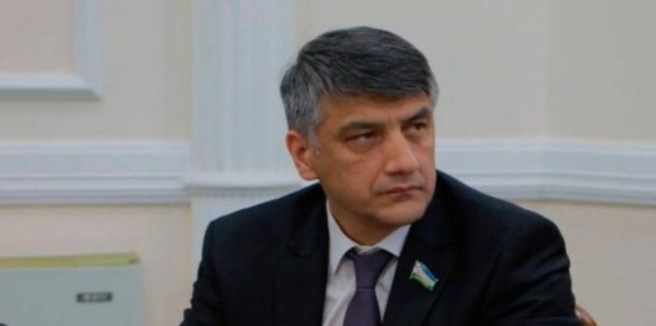 В Узбекистане не поступивших в вузы парней предложили призвать на службу в армию