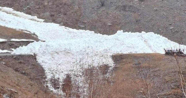 В Таджикистане сохраняется опасность схода лавин