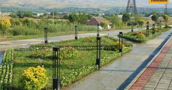 На въезде южных ворот Душанбе сдан в эксплуатацию красивый сквер