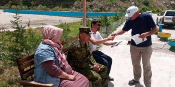Представители КЧС в Хороге провели разъяснительные беседы с отдыхающими на водоемах
