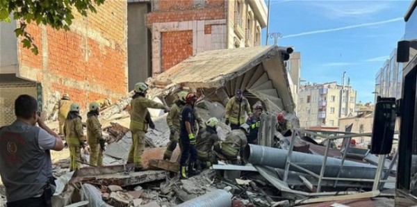 В Стамбуле в результате обрушения дома погиб человек, семеро пострадали