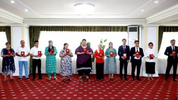 Молодым специалистам подарили квартиры в Худжанде