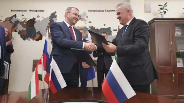 Российско-таджикскому университету передали здание школы №52 в Душанбе