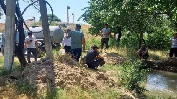 Из-за аварии в ряде микрорайонов Худжанда отключили питьевую воду