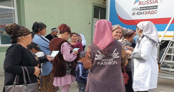 Мобильная клиника Центра по борьбе со СПИД оказала бесплатную медпомощь в Аште