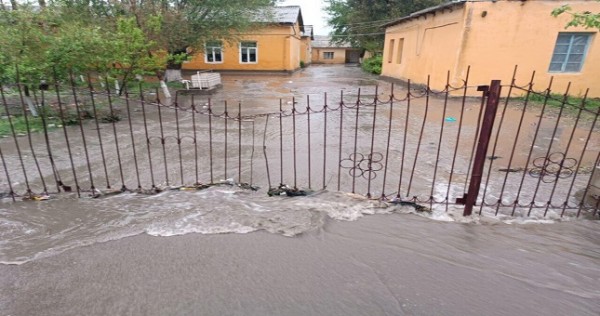 От наводнения в Хатлоне пострадали более 100 семей