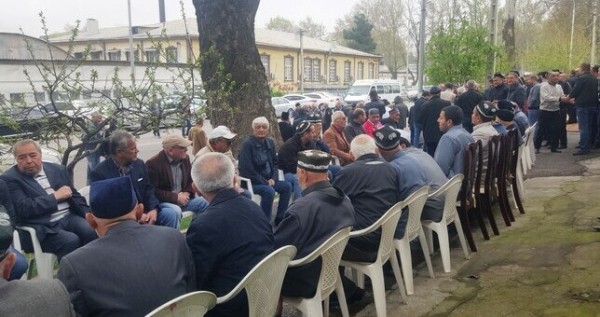 Жителя Вахдата оштрафовали за поминальное угощение на 40 дней