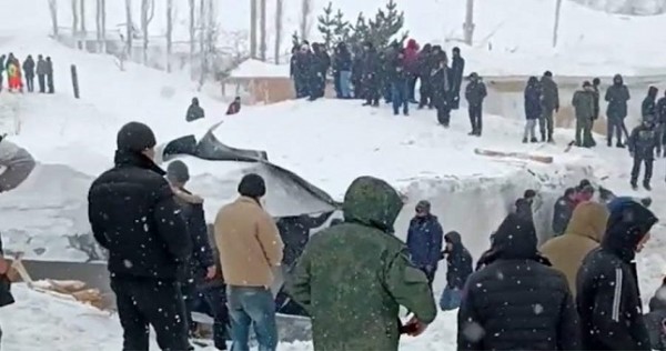 В хорогском микрорайоне Носири Хисрав продолжается ликвидация последствий схода лавины