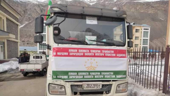В Хорог прибыла автоколонна из Душанбе с помощью для пострадавших от схода лавины