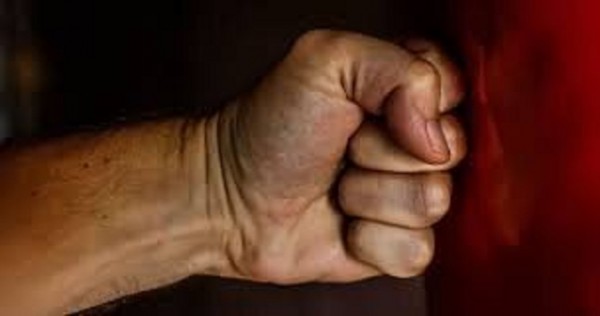 В Исфаре мужчина-инвалид подозревается в убийстве своей жены