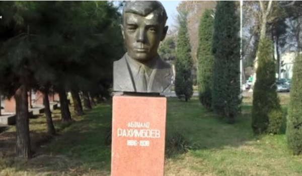 В Таджикистане предложили демонтировать бюст Абдулло Рахимбаева