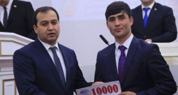 В Таджикском государственном педагогическом университете наградили победителей олимпиад и конкурсов