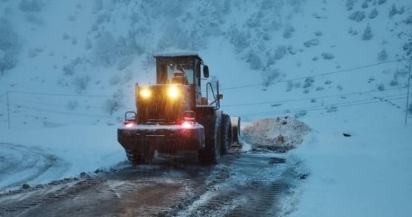 В Рогуне обвалилась дорога