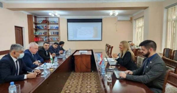 Таджикистан и Канада намерены наладить прямое авиасообщение