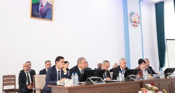 В учебные заведения Таджикистана минобрнауки направило более четырех тысяч учителей