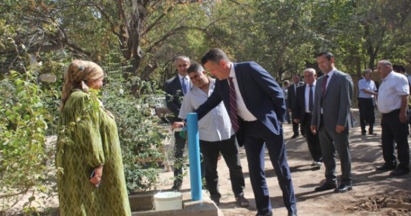 USAID и AKF построили новые системы водоснабжения в двух селах Кубодиёна и Шахритуса