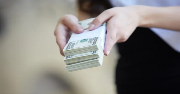 В Душанбе квартиросъемщица вынесла из квартиры 50 тыс. сомони