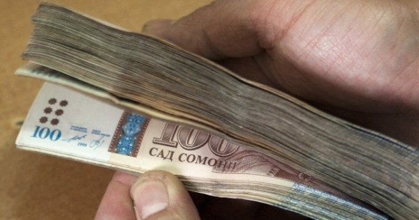 В Бустоне торговец из Истаравшана не досчитался 15 тыс. сомони выручки