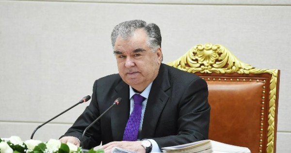 Лидер нации Эмомали Рахмон поздравил учащихся с Днем знаний