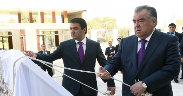 Президент страны Эмомали Рахмон в районе Сино в Душанбе сдал в эксплуатацию Государственное образовательное учреждение «Лицей Омара Хайяма»