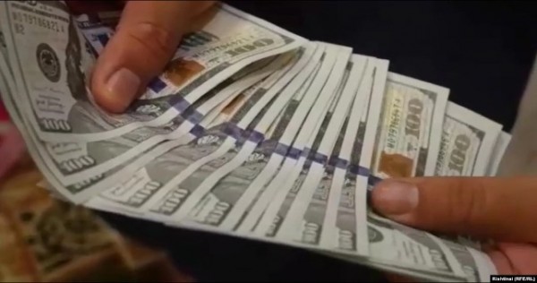 Из Намангана пытались нелегально вывезти в Кыргызстан почти $2 миллиона