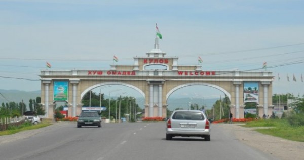 В Кулябе реконструируют дорогу для удобства туристов