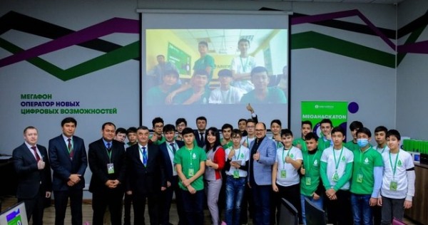 Таджикские школьники создали чат-бота с человеческим характером