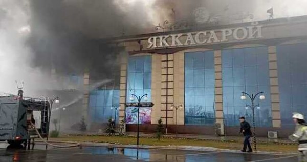 В Душанбе горит ресторан «Яккасарой»