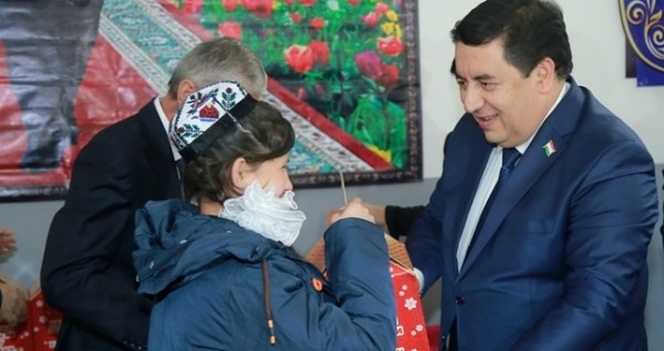 В Кулябе детям-сиротам оказали помощь от Президента