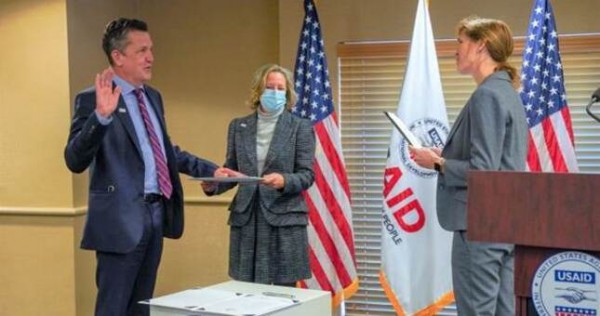 Питер Райли принял присягу в качестве первого директора миссии USAID в Таджикистане