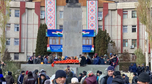 Дополнительные блокпосты в Хороге сняты. Переговоры между властями и протестующими продолжаются