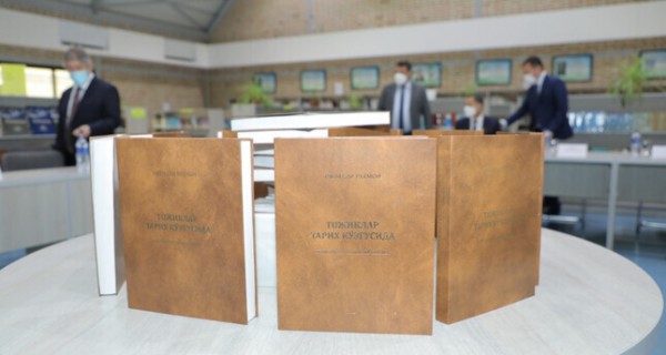 Книгу «Таджики в зеркале истории» презентовали в Пакистане