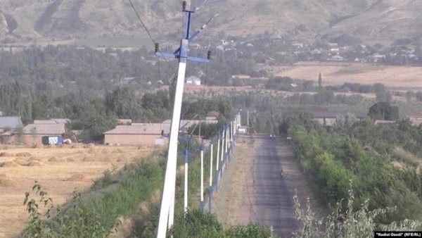 В Файзабаде на местного общественника напали с топором