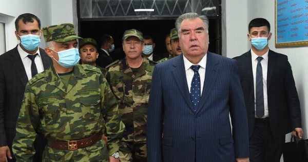 Эмомали Рахмон открыл Штаб воинской части и казармы в Раштском районе