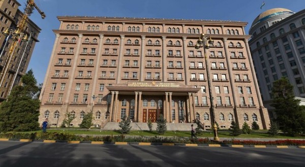 МИД Таджикистана просит граждан и юридических лиц страны воздержаться от любых поездок в Кыргызстан