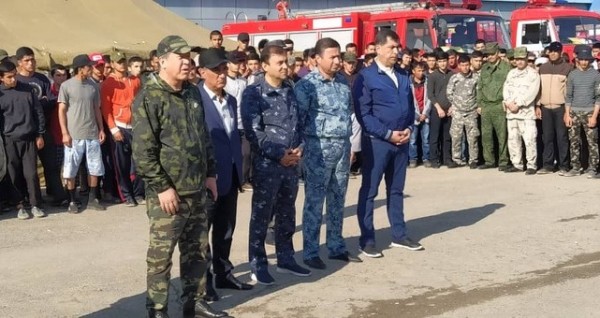 Сотрудники УМВД оказывают помощь пострадавшему от селевых потоков населению