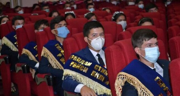 70 школьников стали получателями ежемесячной стипендии председателя Хатлонской области