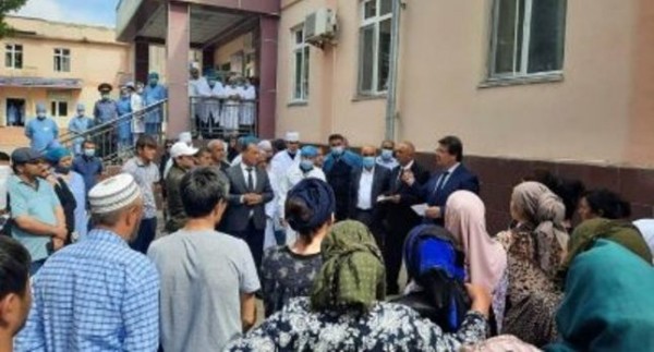 В ДТП на юге Таджикистана погибли два человека, 10 человек получили ранения