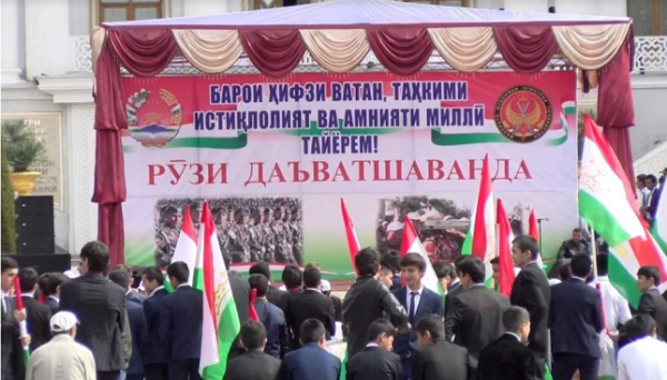 Аспирантов и магистрантов начнут забирать в армию. В Таджикистане сокращается число желающих поступить в вузы