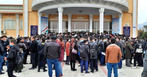 В Худжанде стартовали экзамены для поступления в вузы России
