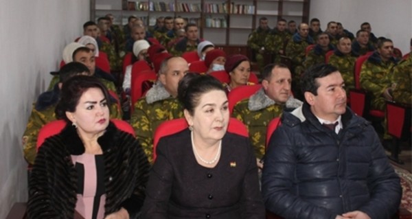 В Хатлонской области родители навестили своих сыновей-защитников Родины