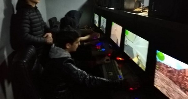 В Худжанде провели рейд по компьютерным центрам для выявления прогуливаюших занятия учащихся
