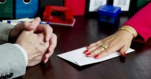 Заведующая садиком в Бохтаре получила от абитуриента 50 тыс. сомони для поступления в медуниверситет