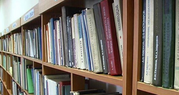 Во время каникул школьники Хорога стали чаще посещать библиотеку