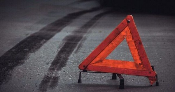 В Кубодиене легковушка врезалась в тракторный прицеп, погибли два человека