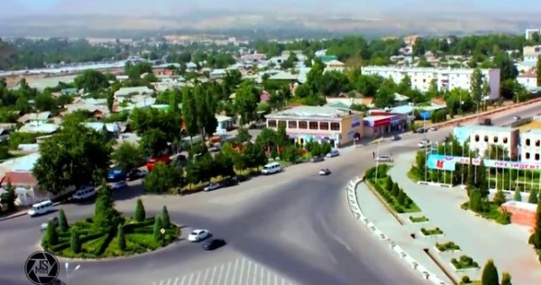 Эмомали Рахмон в Вахдате открыл 10-этажный жилой дом со швейной мастерской и центром торговли и обслуживания