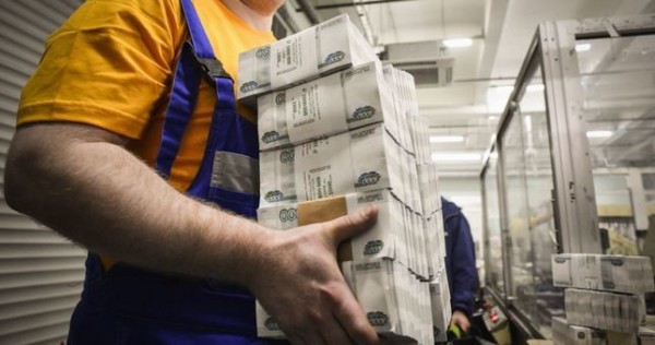 Падение курса российского рубля встревожило семьи трудовых мигрантов в Таджикистане