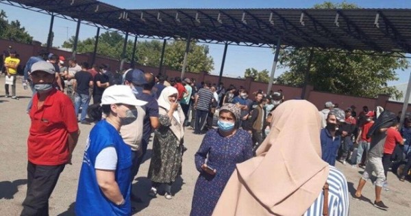 В Таджикистан с казахстанско-узбекской границы возвращена еще одна группа таджикистанцев